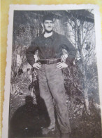 Photographie/ Occupation/ Homme En Pied Au Milieu D'un Jardin / Type Serbe ? / André BENOIT/ Daté 1940    PHOTN558 - Personnes