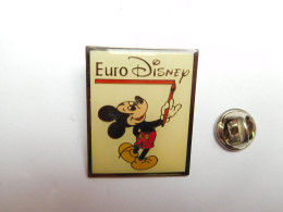 Superbe Pin's , Disney  , Euro Disney , époxy , Signé Winner - Disney