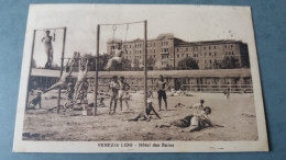 CPA VENEZIA LIDO HOTEL DES BAINS GYMNASTIQUE HOMMES TORSES NUS HOMME TORSE NU 1930 - Alberghi & Ristoranti