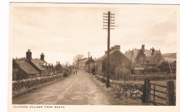 UK-4107  CLYNNOG : Village From South - Caernarvonshire