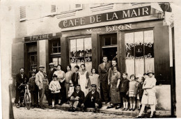 Carte Photo : Café De La Mairie , Maison Léon , épicerie , Devanture Et Belle Animation ( Sans Doute à Limay ) - Cafés