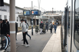 Versailles  - SNCF - La Gare Vue Du RER - 10305 Et 06 (2CP) - St. Cyr L'Ecole