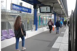 Bry-sur-Marne - SNCF -  RER à Quai - 10313 - Bry Sur Marne