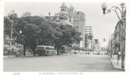 Australië, Perth W.A., St Georges Terrace (met Klassieke Autobus)   ( Originele Fotokaart RPPC) - Perth