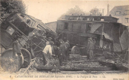 27-BERNAY- CATASTROPHE DE BERNAY SEP 1910-  LE FOURGON DE POSTE - Bernay