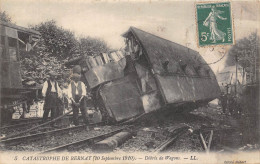 27-BERNAY- CATASTROPHE DE BERNAY SEP 1910-  DEBRIS DE WAGONS - Bernay