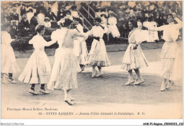 AHKP1-0067 - REGION - MIDI-PYRENEES - Types Basques - Jeunes Filles Dansant Le Fandango - Midi-Pyrénées