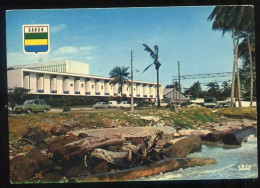 GABON - LIBREVILLE - La Poste. Voitures Autos - Gabon