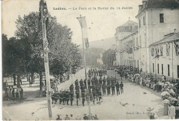 HERAULT : Lodève, Le Parc Et La Revue Du 14 Juillet - Lodeve