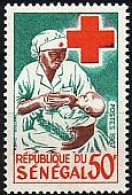 Senegal Mi.Nr. 369 Rotes Kreuz, Schwester Mit Säugling (50Fr) - Senegal (1960-...)