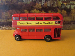 LONDON BUS, ROUTEMASTER ; LIJN 10 EASTEN - KNIGHT BRIDGE - Trucks, Buses & Construction