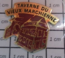 511B Pin's Pins / Beau Et Rare / BOISSONS / LA TAVERNE DU VIEUX CHIEN DE MARCHIENNE - Getränke