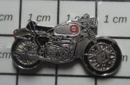 511B Pin's Pins / Beau Et Rare / MOTOS + MOTO RETRO ANNEES 60/70 ACIER ET NOIR - Motorfietsen