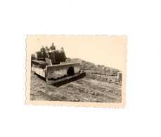 Photo Ancienne Militaires Sur Un Bulldozer C1/5 - 1939-45