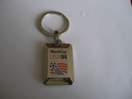 Porte Clefs Football World Cup Coupe Du Monde USA 94 Signé 1991 ISL TM STARPIN'S 93 - Llaveros