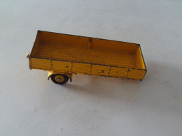 (Modèle Réduit - Dinky Toys)  -  1 REMORQUE Jaune Et Son Système De Remorque (1 Pneu Mauvais état Et 1 Manquant) - Camions, Bus Et Construction