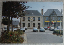 50 Manche CPM  Beaumont Hague La Mairie Et La Poste Voitures Peugeot Renault - Beaumont