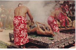 LUAU PIG...est Le Plat Principal De Chaque Fête à Hawaï,cuit Avecdes Pierres Chaudes Dans Un Four Souterrain Polynésie - Polynésie Française
