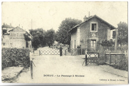 BONDY - Le Passage à Niveau - Bondy