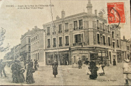 Cpa FEURS 42 - Angle De La Rue De L'Hôtel De Ville Et De La Rue Victor Hugo (animée) - Feurs