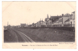 VERNON - Vue Sur Le Chemin De Fer Et La Rue De Haut  - Vernon