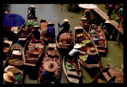 THAILANDE - DAMNERNSADUAK - WOMEN BOAT-VENDORS AT FLOATING MARKET - Tailandia