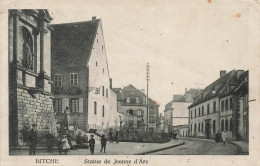 FRANCE - Bitche - Vue Panoramique De La Statue De Jeanne D'Arc - Vue Sur Une Route - Carte Postale Ancienne - Bitche