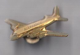 PIN'S THEME AVION  AIR  FRANCE EPOXY  DOUGLAS DC 4  Quadri MOTEUR - Aerei