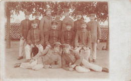 MILITARIA - Un Groupe D'officiers - Carte Postale Ancienne - Regiments