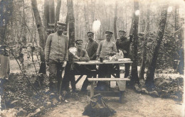 MILITARIA - Des Officiers Dans La Forêt - Carte Postale Ancienne - Régiments