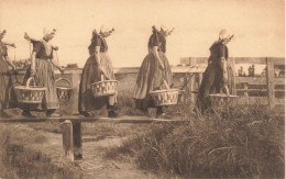 FANTAISIES - Going To Market - Zeeland - Animé - Carte Postale Ancienne - Femmes