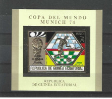 GUINEE EQUATORIALE MICHEL BLOC A124** N D EN OR SUR LA COUPE DU MONDE EN ALLEMAGNE 1974  SURCHARGE VAINQUEUR ALLEMAGNE - Equatoriaal Guinea