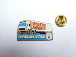 Beau Pin's , Transport Camion , Midi Outillage , Partenaire De L' OM , Olympique De Marseille , Aubagne , Le Muy - Transports