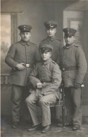 MILITARIA - PersonnageS - Soldats - Groupe De Soldats En Uniforme - Carte Postale Ancienne - Personnages