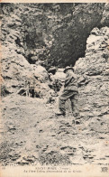 FRANCE - Saint More (Yonne) - Le Père Leleu Descendant De La Grotte - Vue à L'entrée De La Grotte Carte-Postale Ancienne - Avallon