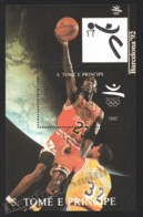 Sao Tome & Principe 1992 Yvert BF 137, Sports. Barcelona Olympic Games, Basketball - Miniature Sheet - MNH - São Tomé Und Príncipe