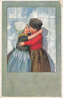 ARTS - Tableau - Enfants S'embrassant - Tenues Traditionnelles - Carte Postale Ancienne - Paintings