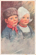 FOLKLORE - Costume - Enfants En Costumes Traditionnels - Coiffe - Carte Postale Ancienne - Costumes