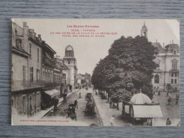 Cpa Tarbes (65) Un Des Cotés De La Place De La République - Hôtel Des Postes Et Mairie - Tarbes