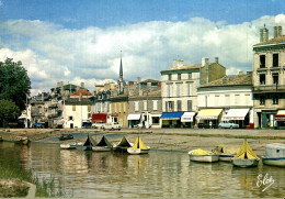 33 BLAYE LE PORT COMMERCES COIFFEUR TABAC BAZAR BAR DE LA MARINE - Blaye