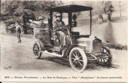 PARIS - Une Chauffeuse De Fiacre Automobile, Au Bois De Boulogne - Transport Urbain En Surface