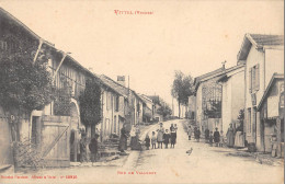 CPA 88 VITTEL / RUE DE VALLEROY - Vittel