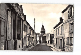 SONGEONS - Rue Du Maréchal De Boufflers - La Mairie Et L'Eglise - Très Bon état - Songeons