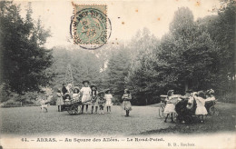 Arras * Au Square Des Allées * Le Rond Point * Promeneurs - Arras