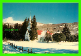 MONT-TREMBLANT, QUÉBEC - LA CHAPELLE HISTORIQUE SAINT-BERNARD EN HIVER - PHOTO, CLAUDE SPIESS - - Autres & Non Classés