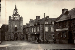 22 , Cpsm  PLEUBIAN , La Place De L'Eglise  (12226) - Pleubian