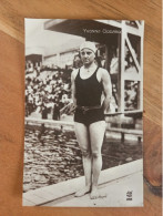 Carte Postale Ancienne Nageuse Yvonne Godard - Swimming
