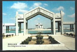 CHINE. Entier Postal De 1996 Avec Oblitération 1er Jour. Monument à La Mémoire De Zhou Enlai. - Ansichtskarten