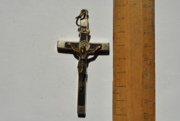 Ancien Grand Pendentif Crucifix Bois Noir Et Metal Kruisbeeld Zwarte Hout En Metaal Reliquaire Chapelet Croix Pectorale - Religion & Esotérisme