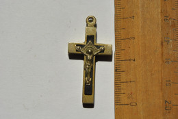 Ancien Pendentif Crucifix Bois Noir Et Metal 1 Kruisbeeld Zwarte Hout En Metaal Reliquaire Chapelet Croix Pectorale - Religion & Esotérisme